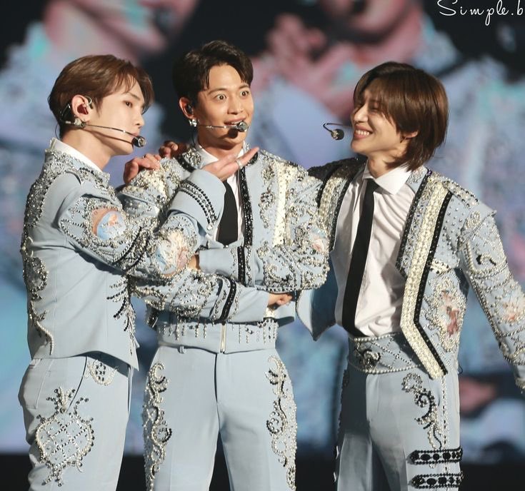 mayonaknoame's tweet photo. lemme introduce you to shinee … https://t.co/4bF50DFwHS