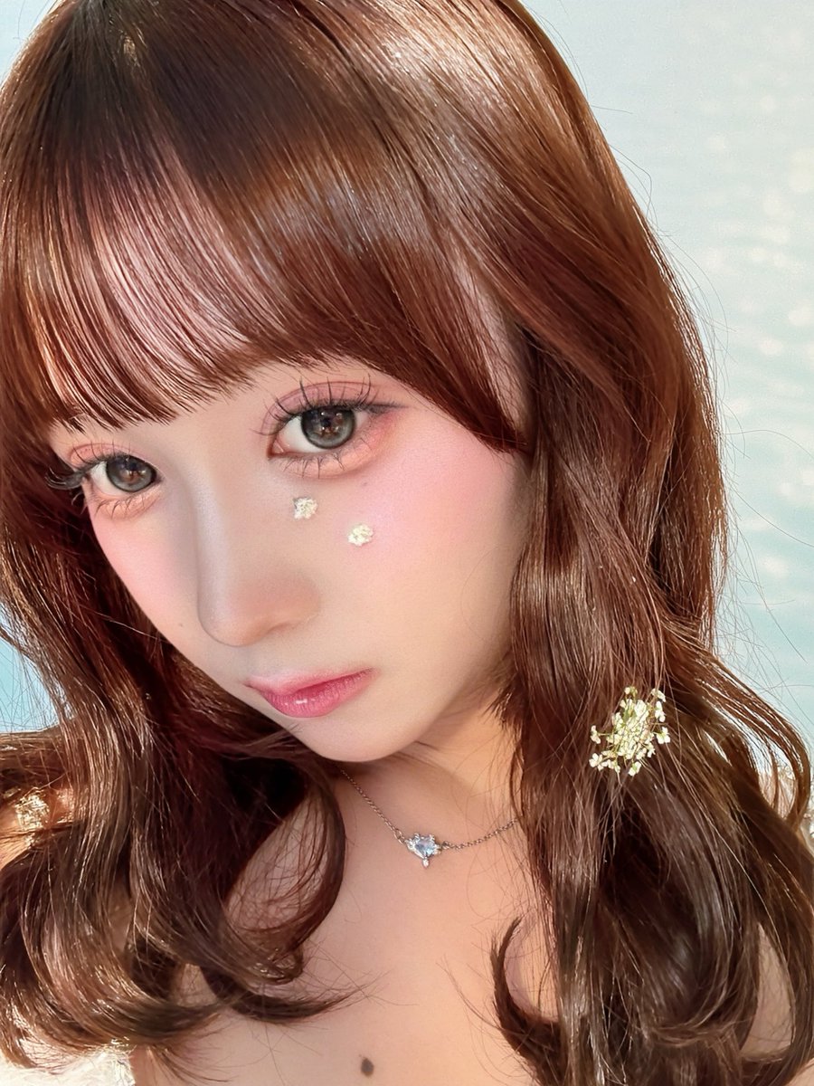 かすみ草みたいに 君の幸せをそっと守れるアイドルでいたい