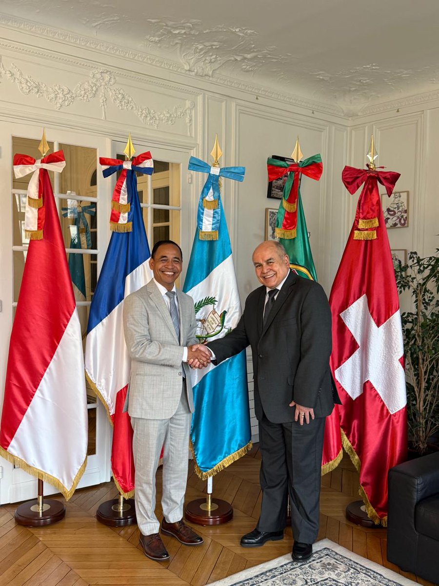 EmbaGuaFr's tweet photo. S.E. Kosal Long, Embajador de #Camboya y Delegado Permanente ante la @UNESCO, realizó una visita de cortesía a S.E. Rubén Nájera, Embajador de Guatemala y Delegado Permanente ante la #UNESCO.

Se abordó la candidatura de Camboya al Comité de Patrimonio Cultural Inmaterial 🇬🇹🤝🇰🇭 https://t.co/3k2Uv0I3kI