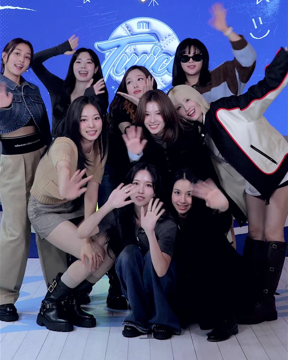 ONLY 2 MORE CHANCES TO VOTE TWICE FOR THE AMAs

DROP YOUR PROOFS FOR DAY 24