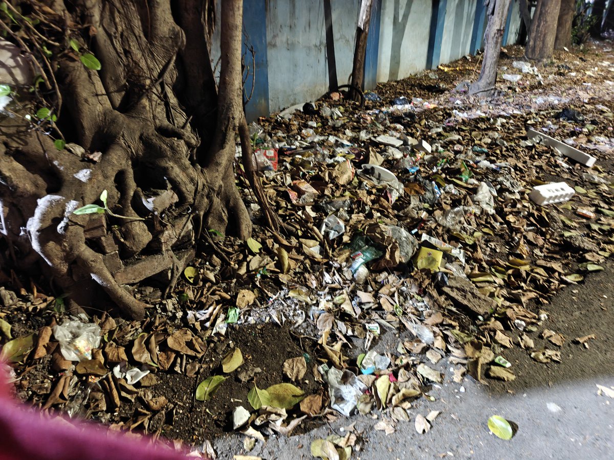 Calcuttabelle's tweet photo. @BjpKolkata @kmc_kolkata @narendramodi @AmitShah @SuvenduWB I have been doing the rounds of KMC and local TMC party to get this area cleaned for a month now. The responses are pathetic. Please take notice to serve. This is in Jadavpur. https://t.co/PEbI81cWbW