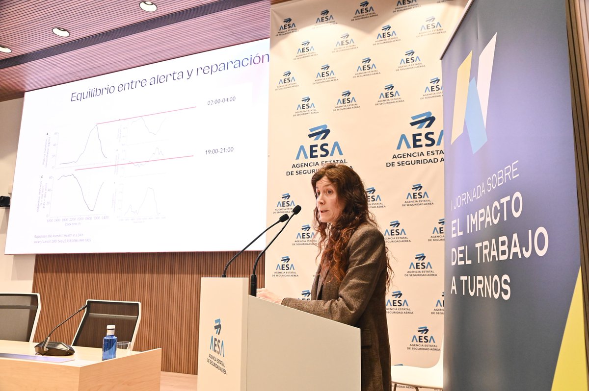 aprocta's tweet photo. Esther Rodríguez, controladora aérea y experta en FFHH en #aviación y en #neurociencia aplicada, ofrece en su presentación las claves biológicas para la comprensión de la disrupción circadiana en el trabajo a turnos 🧠⏰

#JornadaImpactoTrabajoTurnos https://t.co/y8Zs1DhKOb