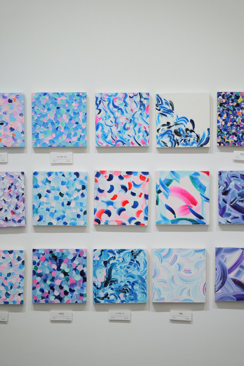 sashimimoyashi's tweet photo. 本日も皆様のお越しをありがとうございました！
岡村芳樹大阪個展「it’s a blue world」は明日いよいよ最終日となります。
自分を支えてくれた青色の展開を是非この機会にご高覧ください https://t.co/GQK9yKvA3M
