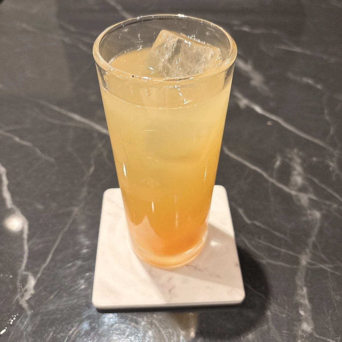 VIP147369's tweet photo. Music Bar V.I.P
オリジナルカクテル試作会を開催🍸✨

試行錯誤を重ね、
ついに3種類のオリジナルカクテルが完成しました。

💙 V original
ブルーハワイベース。
どこか懐かしさを感じる、さっぱりとした一杯。

💜 I original
芋焼酎ベース。
見た目もかわいい、3層仕立てのフルーティーなカクテル。

🩷 P original
ピーチ×パインベース。
炭酸が苦手な方でも楽しめる、甘めのやさしい味わい。

ぜひ全種類コンプリートしてください✨😊