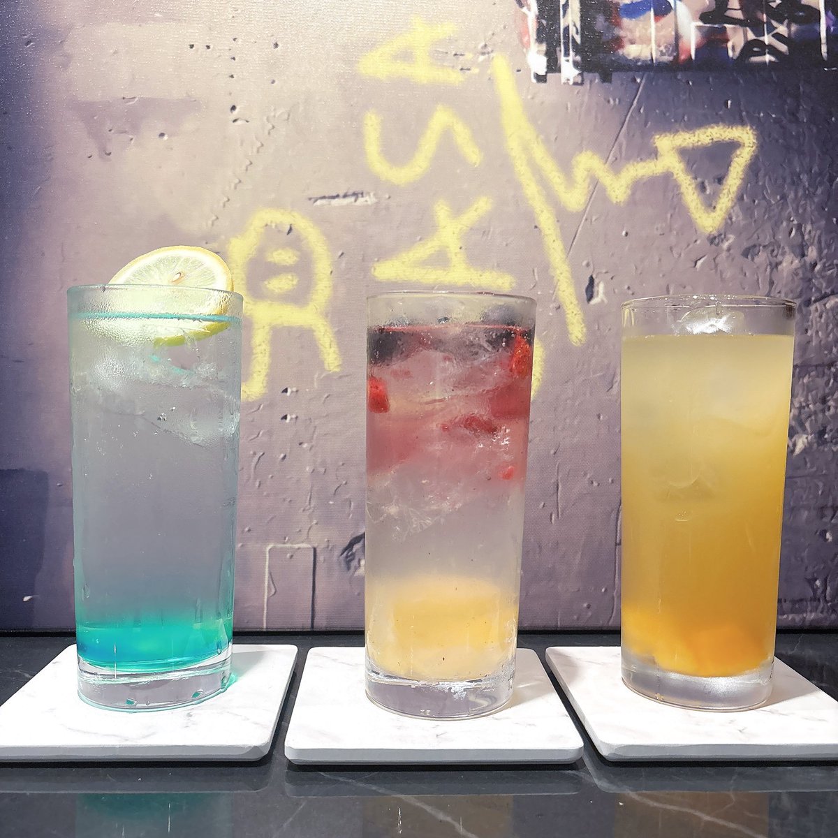 VIP147369's tweet photo. Music Bar V.I.P
オリジナルカクテル試作会を開催🍸✨

試行錯誤を重ね、
ついに3種類のオリジナルカクテルが完成しました。

💙 V original
ブルーハワイベース。
どこか懐かしさを感じる、さっぱりとした一杯。

💜 I original
芋焼酎ベース。
見た目もかわいい、3層仕立てのフルーティーなカクテル。

🩷 P original
ピーチ×パインベース。
炭酸が苦手な方でも楽しめる、甘めのやさしい味わい。

ぜひ全種類コンプリートしてください✨😊