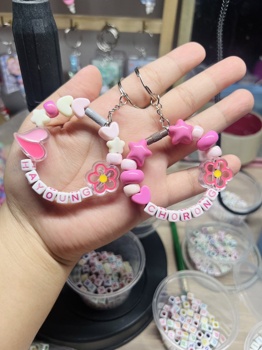 Beads & Threads tweet media