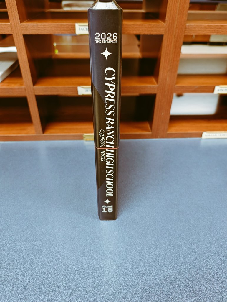 LeonhardtMrs's tweet photo. Yearbooks have arrived! We are so excited to finally see all of our hard work in print. Distribution will be May 18-20! 📚 https://t.co/FWTvWlIXt5