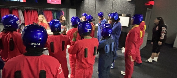 ElsikHighSchool's tweet image. Elsik visit IFLY! #RamNation  aliefisd.net/o/ehs/article/…