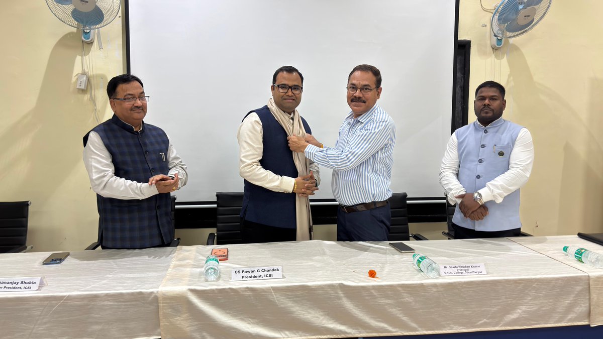 icsi_cs's tweet photo. #CS Pawan G Chandak, President, the #ICSI inaugurate 1st #ICSI Contact Centre, in Bihar, at Ram Dayalu Singh College, Muzaffarpur, in the presence of Former President, the ICSI, Chairman, ICSI Patna Chapter &amp; Senior Officials of the College https://t.co/C6AaJ5MXaA