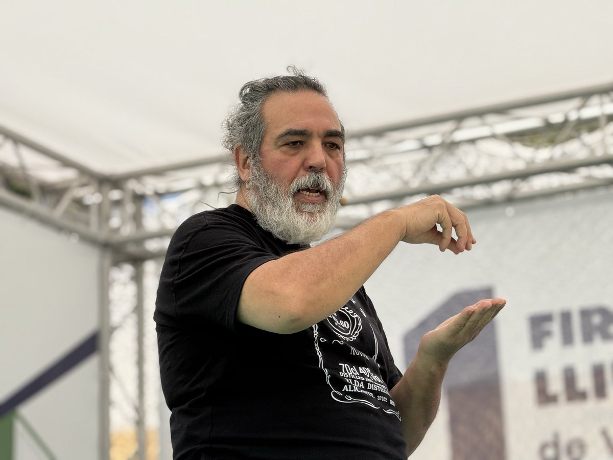firallibrevlc's tweet photo. De la mà de Josep Silla, Susu Benítez, El sarnatxo animació, Mos Teatre i El Sitio de palabras, ahir (06 d’abril), els més menuts han continuat gaudint de les nostres activitats infantils!👹📚

I, fins al dia 10 de maig, en tenim moltes més!✨ https://t.co/JnSb6UvN67