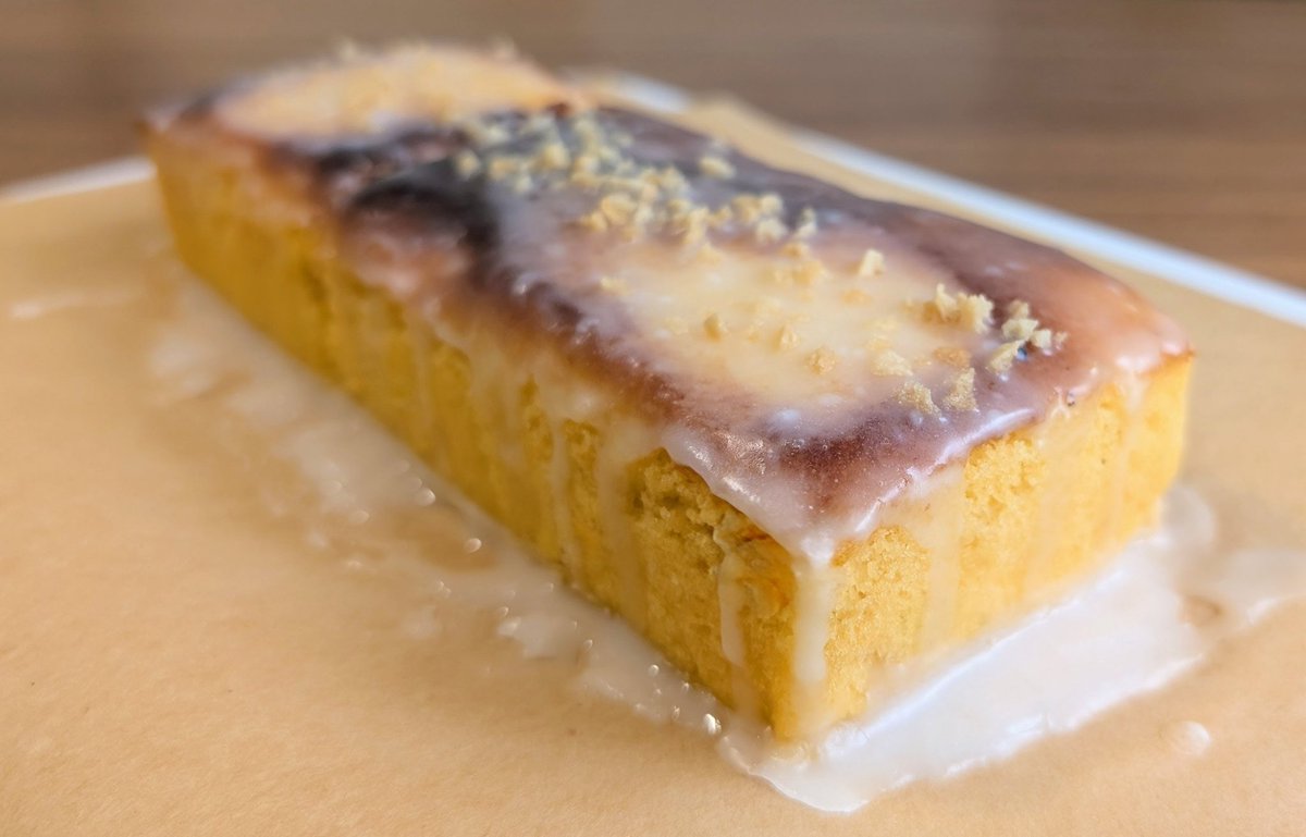 askrcsms's tweet photo. 昨日作ったウィークエンドシトロン🍋
実家にいる時からずっと作るのが夢だっから美味しくできて嬉しい〜！
レモンが爽やかで暑く��ってきたこの時期にピッタリ✌️✨ https://t.co/ob7dmOR0JB