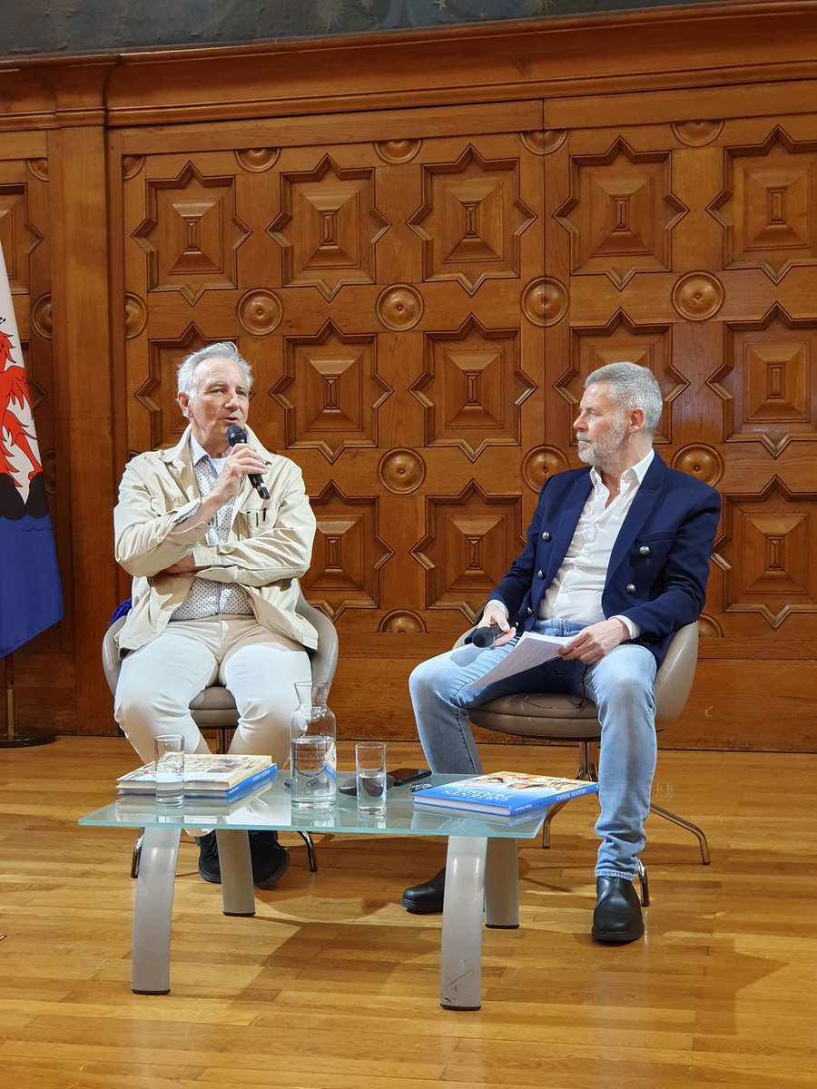 EricNaulleau's tweet photo. Belle rencontre hier au Centre Universitaire de Nice avec Jacques Ferrandez pour parler d’’« Orients perdus » ou les aventures véridiques d’un personnage incroyable : Théodore Lascaris. Photographies : Carine Marret. @CUMNice06 @CarineMarret @editions_DM https://t.co/gefubECK2p