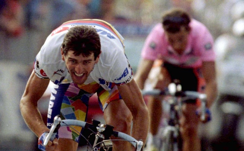 bpedeval's tweet photo. @amantes_cycling Y 1996, Olano🌈 arrebatando la maglia rosa a Tonkov en el Pordoi🔝 https://t.co/Yr0JwTxUiZ