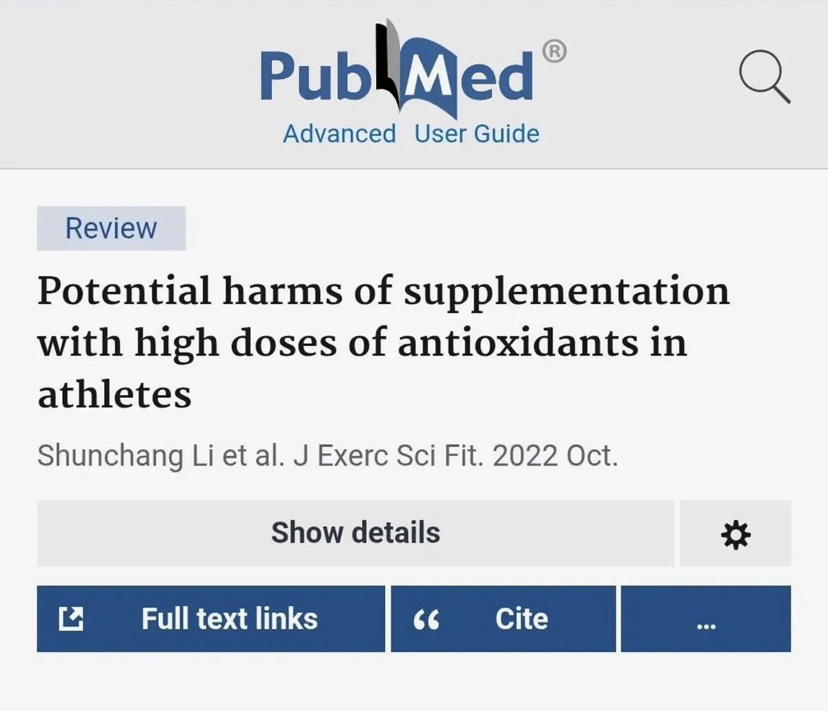 drmansyy's tweet photo. الناس اللي بتاخد مكملات غذائية فيها جرعات عالية من الـantioxidants خصوصًا فيتامين E & C وتحديدًا قبل وبعد التمرين (وفي الـpre workouts supplements) في الحقيقة بيضروا نفسهم وبيقللوا الـgains من التمرين 

الدراسة دي لقت ان مضادات الأكسدة بتوقف الـsignaling اللي بيحفز بناء العضلات وبتقلل الاستفادة من التمرين

ده غير ان جرعات عالية جدًا من فيتامين E مضرة وبتعلي risk of all cause mortality