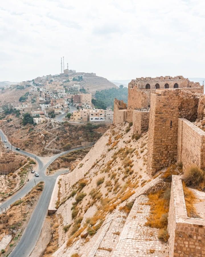VisitJordanAR's tweet photo. بين أسوارها العريقة حكايا لا تنتهي. استكشف قلعة الكرك؛ حصن من التاريخ، وإطلالات ساحرة! 

📸 oneway.adventure⁠⁣
⁠⁣
#مملكة_الزمن #زوروا_الأردن #حب_الأردن #الأردن https://t.co/p9CP8gPuY9