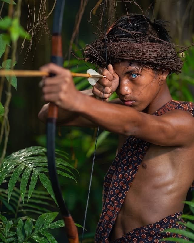 earthcurated's tweet photo. The Buton tribe, based in Sulawesi, Indonesia, has members with a rare genetic condition that gives some of them striking electric-blue eyes. https://t.co/UiUKmzhwIy