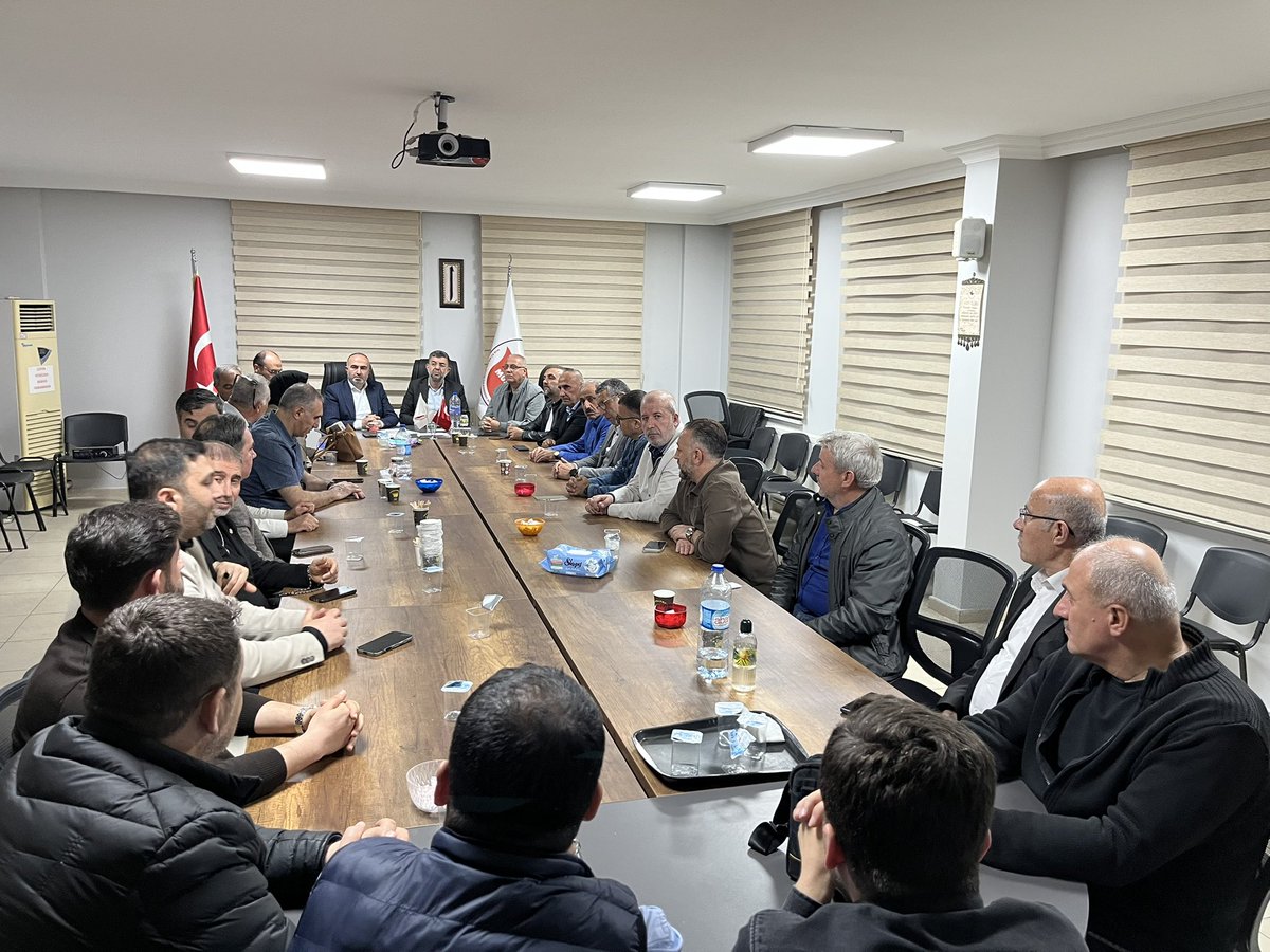 MusilderBursa's tweet photo. Muş İlder çatısı altında 5.yılını tamamlamış Yönetim Kurulu olarak; 10 Mayıs Pazar günü gerçekleştirilecek 8.Olağan Genel Kurulda Başkanımız Mehmet Akif BİNGÖL’le 1 dönem daha devam kararı aldığımız toplantımızın hayırlara vesile olmasını temenni ediyoruz. https://t.co/kPlcqErbVz