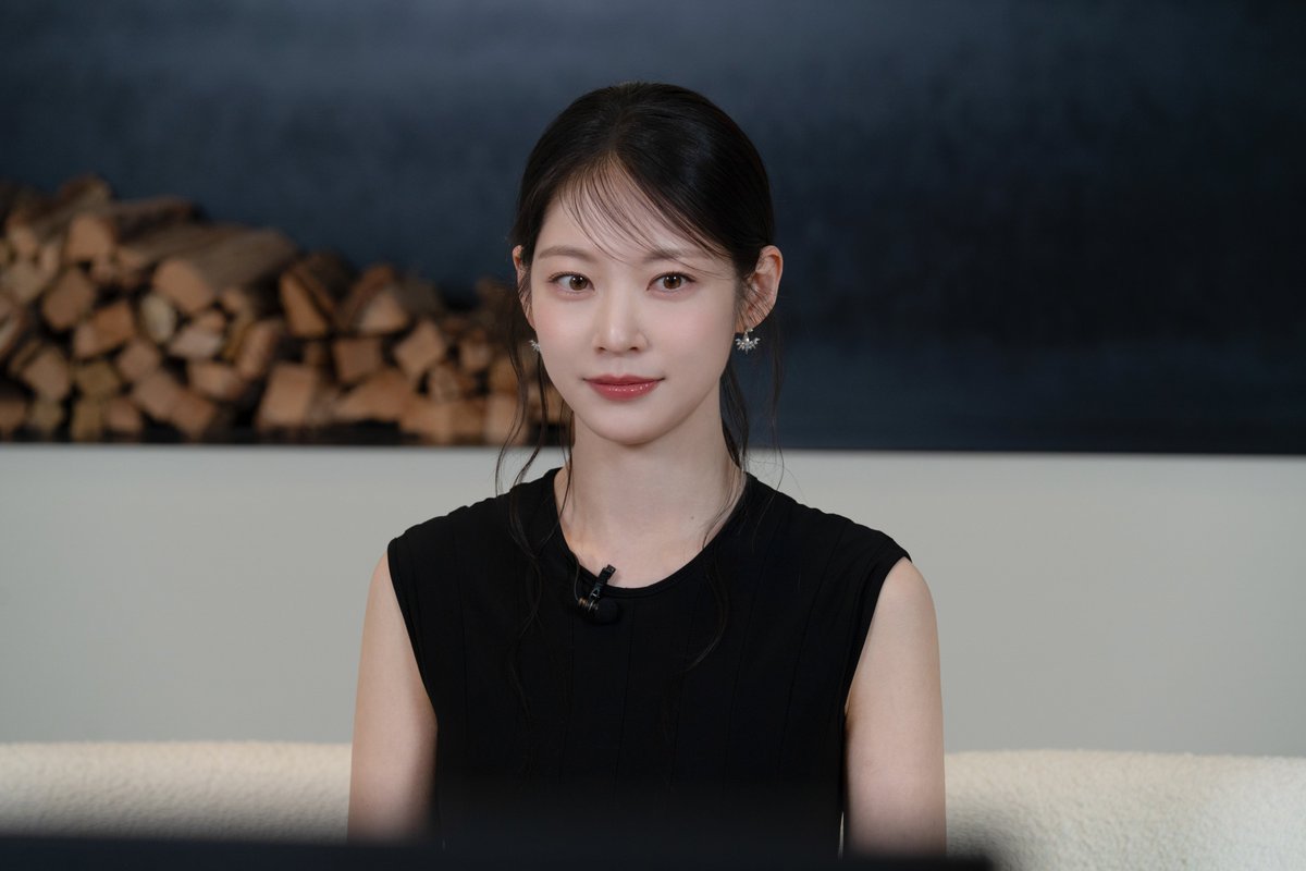 kdramamiss's tweet photo. gong seungyeon's face card she's so ethereal https://t.co/bEGjYAZcwq