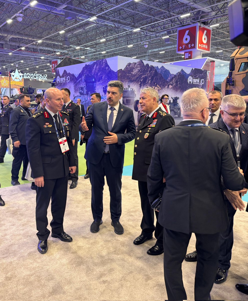 Defence_IDA's tweet photo. #IDA_EXCLUSIVE
HAVELSAN CEO Mr. Dr. Mehmet Akif Nacar briefing delegates during their visit to the HAVELSAN pavilion on the third day of SAHA 2026 here in Istanbul Türkiye.
#SAHA2026 #IDA #TURKIYE https://t.co/LwIzMNtDwo