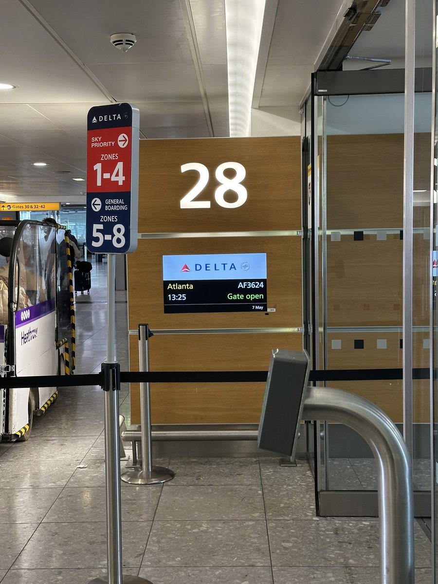 GoldenJessxo's tweet photo. My gate being 28 🥹
So long London https://t.co/gQxiIvquxf