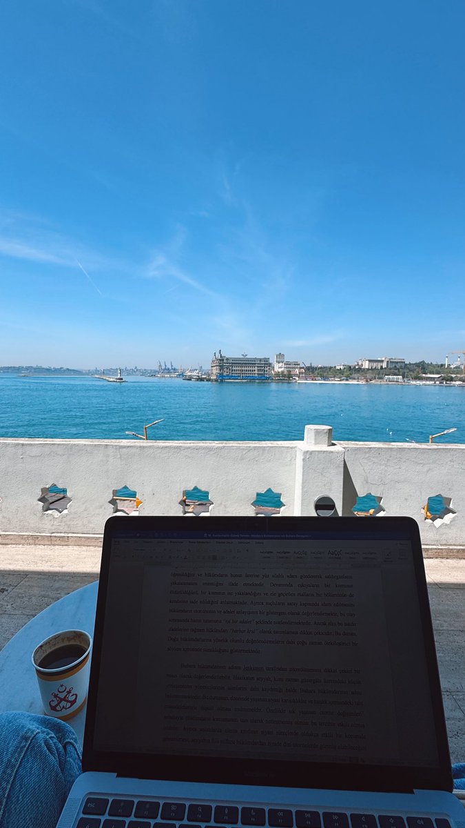 yeldat6's tweet photo. İstanbul’un keyfini doktora yapan işsizler çıkarıyor :) https://t.co/pOMRyIq5xC