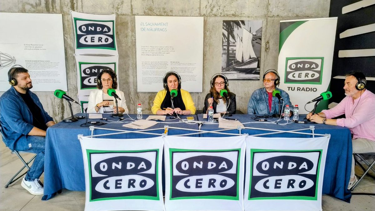 OndaCero_cat's tweet photo. 🔴 Avui fem #LaCiutat EN DIRECTE des de Vilanova i la Geltrú. Amb @mfranch4 i @jasokaki ordenem la tertúlia i parlem d'economia local, d'emprenedoria, de turisme, de gastronomia i de model de ciutat. @ajuntamentvng 

📻 https://t.co/IpsoaGO82x https://t.co/zAI7hL65h8