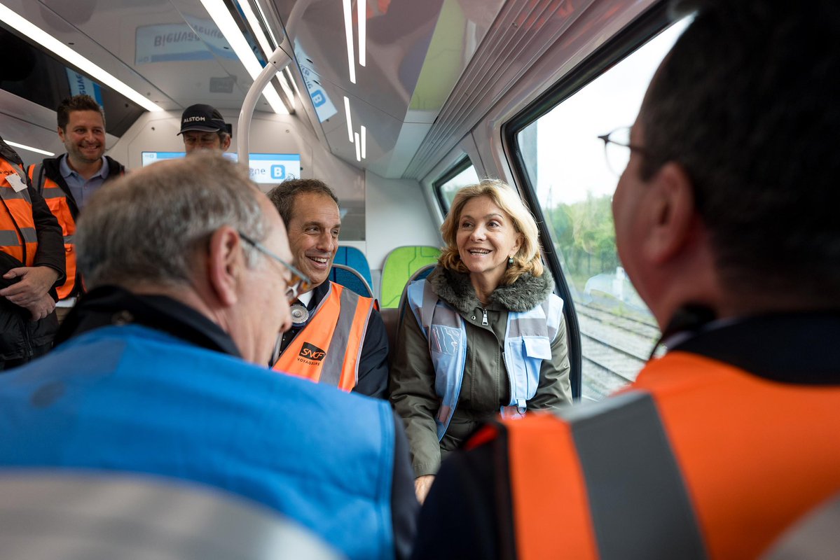 Le tout nouveau RER B roule pour la première fois !

Une capacité renforcée de 35% avec des rames à deux étages, plus de confort avec de la climatisation, vidéoprotégés, accessibles à tous : une vraie transformation pour le million de voyageurs quotidiens de la ligne !

Après 10