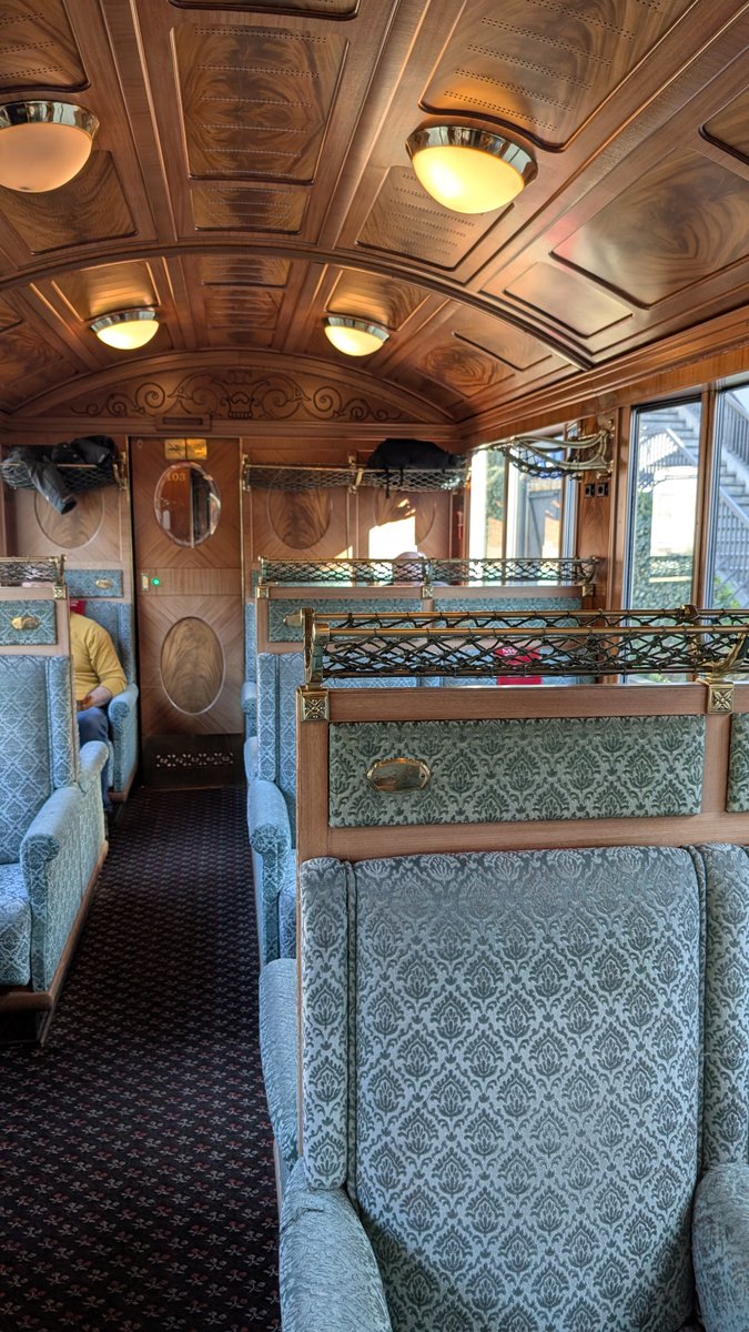 ilturista_info's tweet photo. ✨ Il GoldenPass Belle Époque collega Montreux a Zweisimmen, attraversando alcuni dei paesaggi più belli della Svizzera e costeggiando il lago di Lemano, tra vigneti e paesaggi alpini.
#GoldenPass #GoldenPassBelleEpoque #TreniPanoramici https://t.co/Qfn1J2FXXa