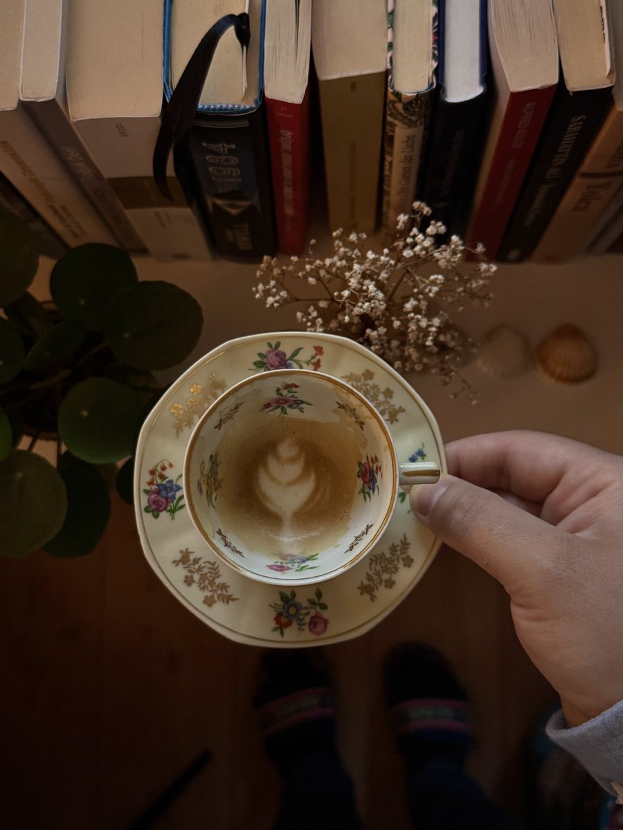 gezenhikayeci's tweet photo. Ne yaparsam yapayım, içinde estetik olmasına özen gösteriyorum. Çünkü hayat kalitesi, estetikle birlikte artıyor. Düz, geldiği gibi yaşamayı değil, özenle yaşamayı seviyorum. https://t.co/yORP8dVJGk