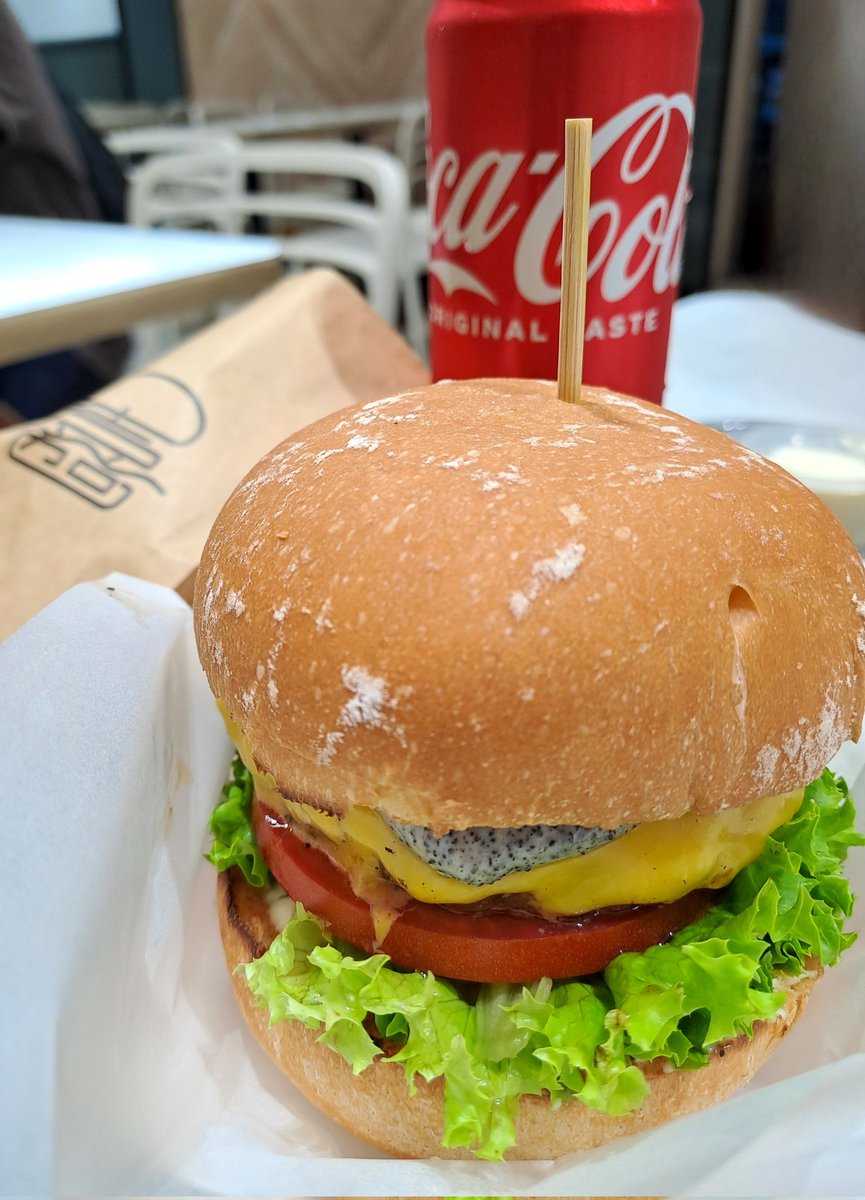 adaw141's tweet photo. Kabo Burger 🍔 
食漢堡梗係去葵涌／尖沙咀／旺角嘅 #嘉寶漢堡 😙
#YellowEconomicCircle 
#黃色經濟圈 https://t.co/sozhPv03Ci