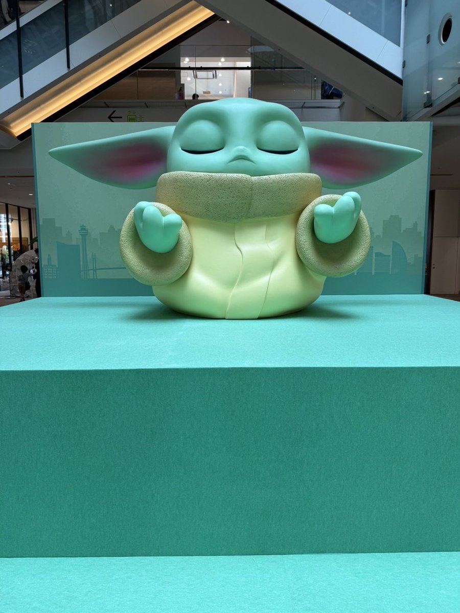 ou_pen's tweet photo. お願いします。
ゴールデンウィークはみなとみらいに行ってグローグーとマンドーに会ってきました。

 #マンドーグローグー

#スターウォーズ最新作IMAX上映ご招待 https://t.co/wK3lADnzGc
