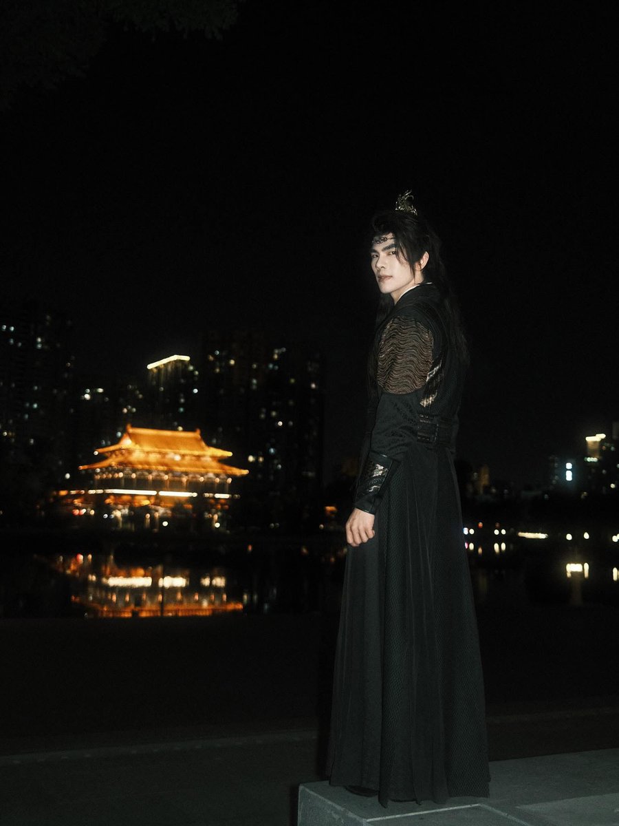 เอางี้นะ ถ้าลงเฟส/ติ้กต่อก ต้องมีคนคอมเม้นต์มาขอชื่อซีรีส์อะ พระเอกหล่อขนาดนี้ ใครจะไม่อยากดูวะ