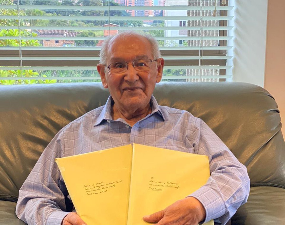 Pucurull's tweet photo. L’ENVELLIMENT NO IMPLICA NECESSARIAMENT DETERIORAMENT NI INACTIVITAT
D’avui en quinze dies farà 110 anys Lucio Chiquito Caicedo, un enginyer colombià que als 105 va presentar a la universitat de Manchester una tesi doctoral sobre el cabal òptim dels rius per produir la màxima energia elèctrica.
(Piulada extreta d’un article d’avui –7 de maig- de l’Acadèmia de Medicina de Colòmbia)
“El cas de Lucio Chiquito Caicedo il·lustra clarament que l'envelliment no implica necessàriament deteriorament ni inactivitat. A la pregunta de què feia als 105 anys estudiant encara, la seva sagaç resposta és: “Aprendre després de mort és molt difícil”. Resumeix una idea central: la capacitat d'aprendre i desenvolupar-se es pot mantenir al llarg de tota la vida.”
https://t.co/YSbnnqHHDI