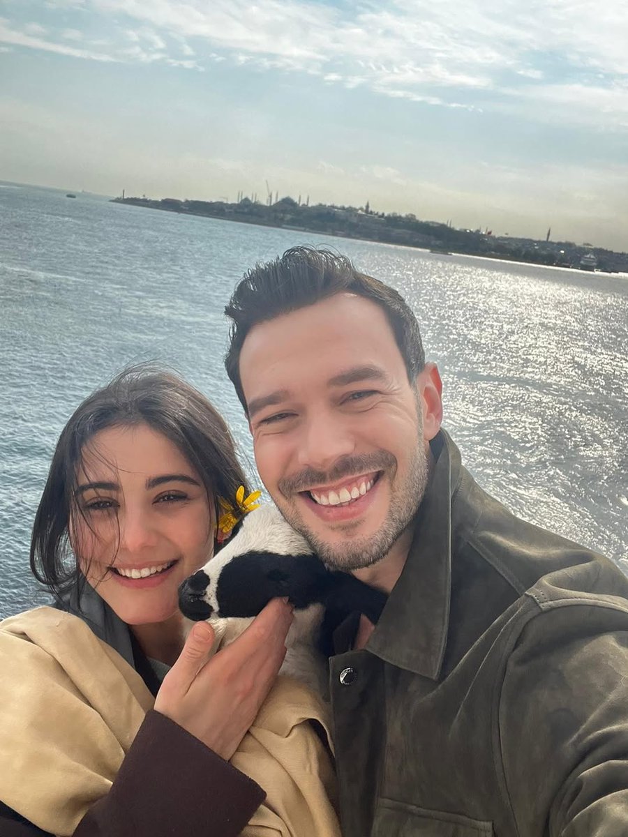 aylinthinker's tweet photo. — #aylin: family 🤍🐑

#AytaçŞaşmaz • #HelinKandemir https://t.co/Y3BaXWXrRA