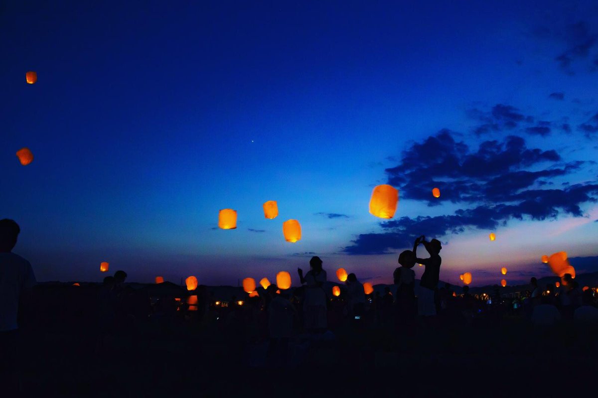 東京 お台場海浜公園の夜空にランタンを浮かべるイベント「お台場ランタン」🌟

海風を感じながら願いを込めて夜空を見上げるひとときを🌉🌛

5/9と6/6に開催