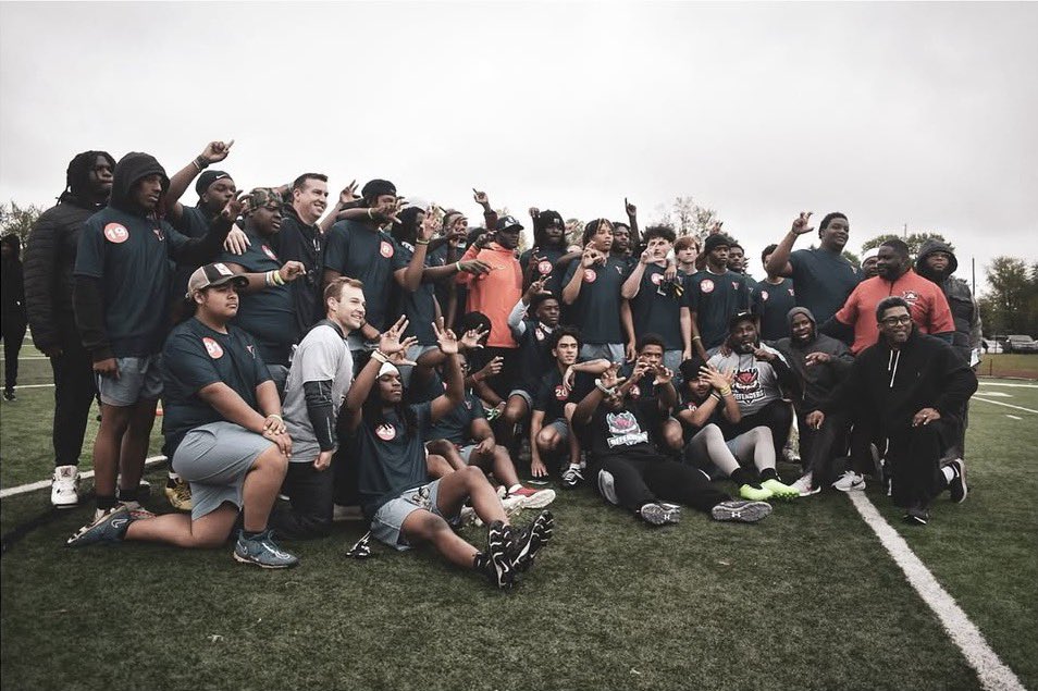 quelj6's tweet photo. Pictures from yesterdays showcase for the starting Defenders 
Stats:
40 time: 4.89
Broad jump: 9
Shuttle: 4.5
@CoachAntS8 @LL7NV @nextlvlculture @WKURecruiting https://t.co/FPdUNcC0qj