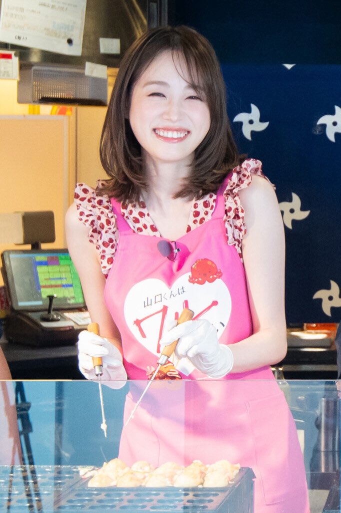 kougaryu1974's tweet photo. 本日5月7日6月5日公開の映画山口くんはワルくないのPRイベントを甲賀流梅田店でコラボレーションしてくださいました。高橋恭平さん高橋ひかるさん岩瀬洋志さんにたこ焼きをレクチャーさせていただきました。ありがとうございます🐙🐙🐙 https://t.co/CRCKWU4aMA