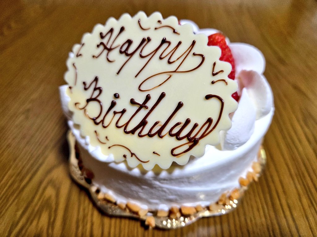 tymat1557's tweet photo. お誕生日おめでとうわたし🎂ポピンズのケーキめっちゃ美味しかった✨ https://t.co/5mWDWJWGOK