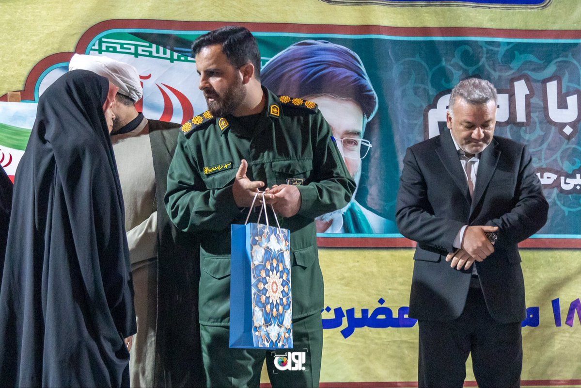 وظیفه‌شان چیز دیگر است ، اما با لباس های سبز به میدان آمدند و به صحنه کشیدند جشنی پرشکوه به پاس زحمات معلمین عزیز در روز معلم…
 #سپاس_معلم