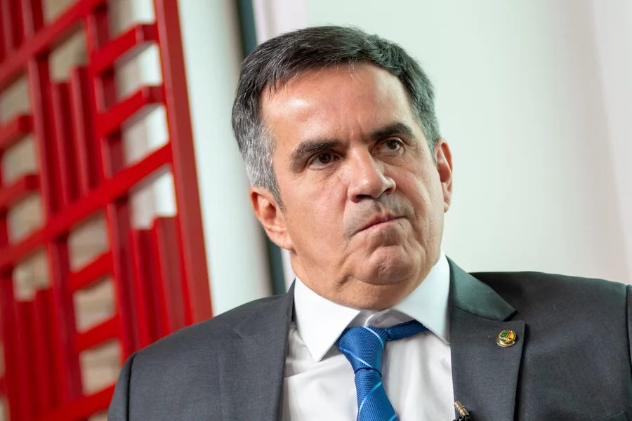 meexplicasite's tweet photo. ENTENDA RAPIDINHO: PF investiga senador bolsonarista Ciro Marques

A Polícia Federal investiga se o Banco Master pagou R$ 18 milhões em propina ao senador bolsonarista Ciro Nogueira (Progressistas). As informações vieram do celular do Daniel Vorcaro, ex-presidente do Master. https://t.co/ebI4dGjHBL