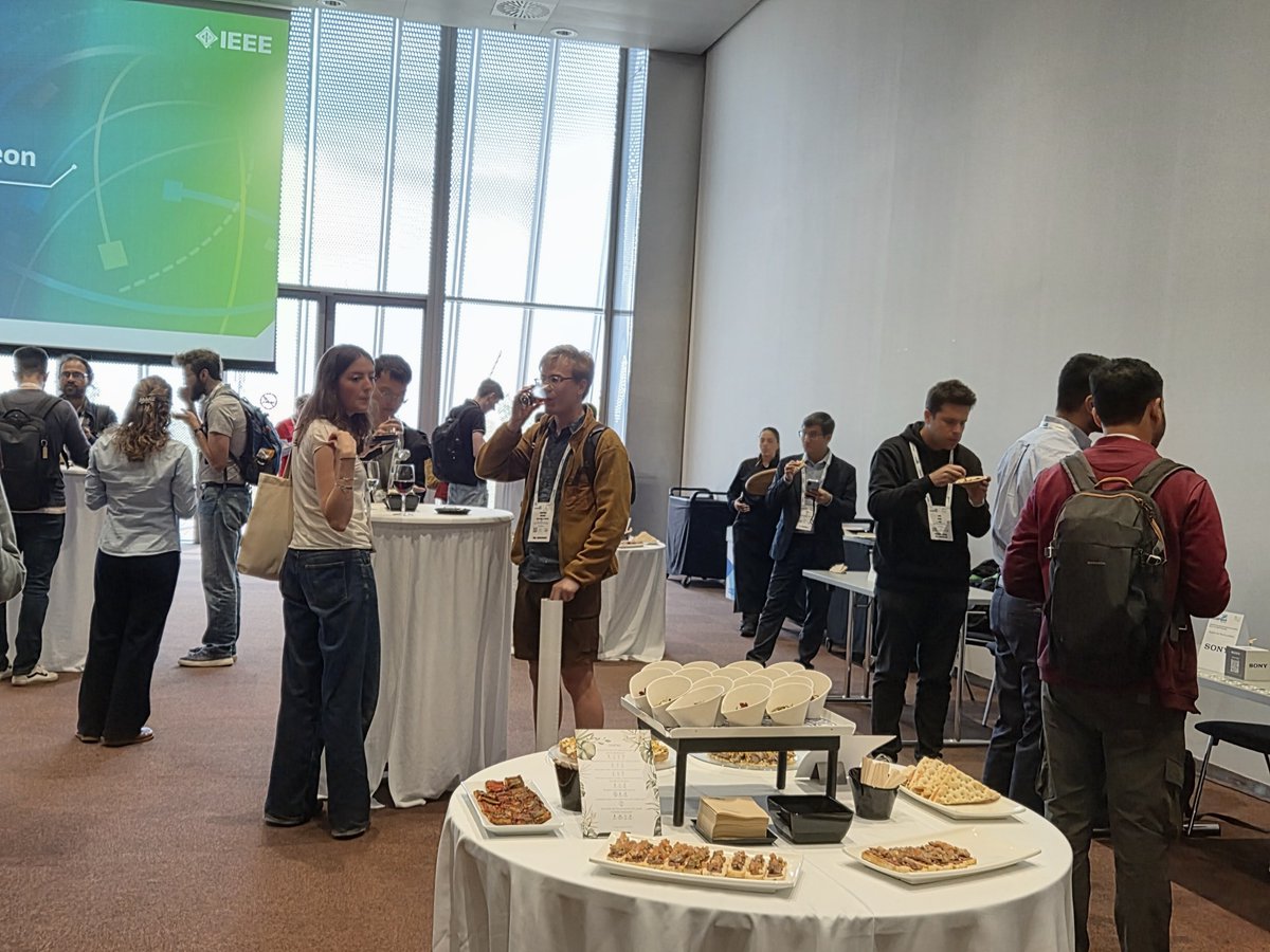 IEEEsps's tweet photo. Our student job fair was a huge success, giving students the chance to meet and mingle with top companies while exploring new opportunities to learn, grow, and shape their future paths.
#ieee #sps #students #techjobs #nextgeneration #techstudents #engineers #engineeringstudents https://t.co/p0WyoxNXvl