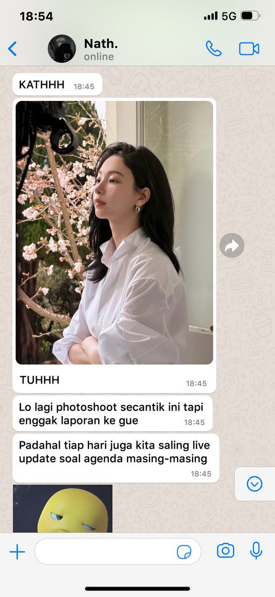 writesshaa's tweet photo. Nath kalo jauh dari Kath rewel banget demi apapunnn???

a #bluesy two tweet au. https://t.co/sCseI5Pnk7