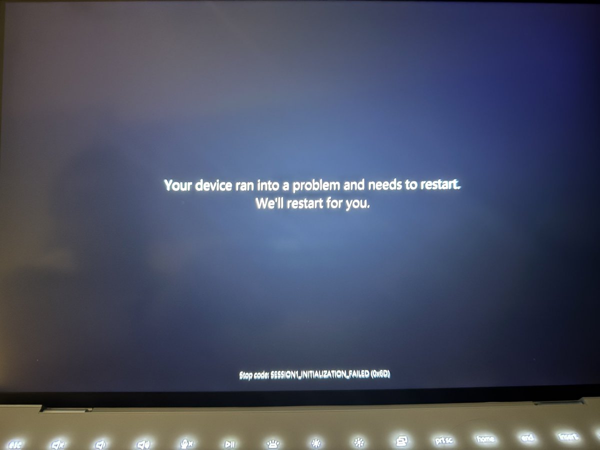 modaly_it's tweet photo. I hope your last day at #MMSMOA is better than mine… #HardwareFail https://t.co/Vce8DXsVl4