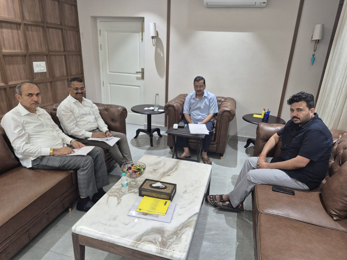 nishimohapatra's tweet photo. Sj @ArvindKejriwal ji finalised the plan for @AAPOdisha organisation building in the presence of sj @virenderrkadian, sj @ipathak25 and @nishimohapatra and directed the Odisha team to work for the state with commitment and dedication. https://t.co/2dW9aiPyZF