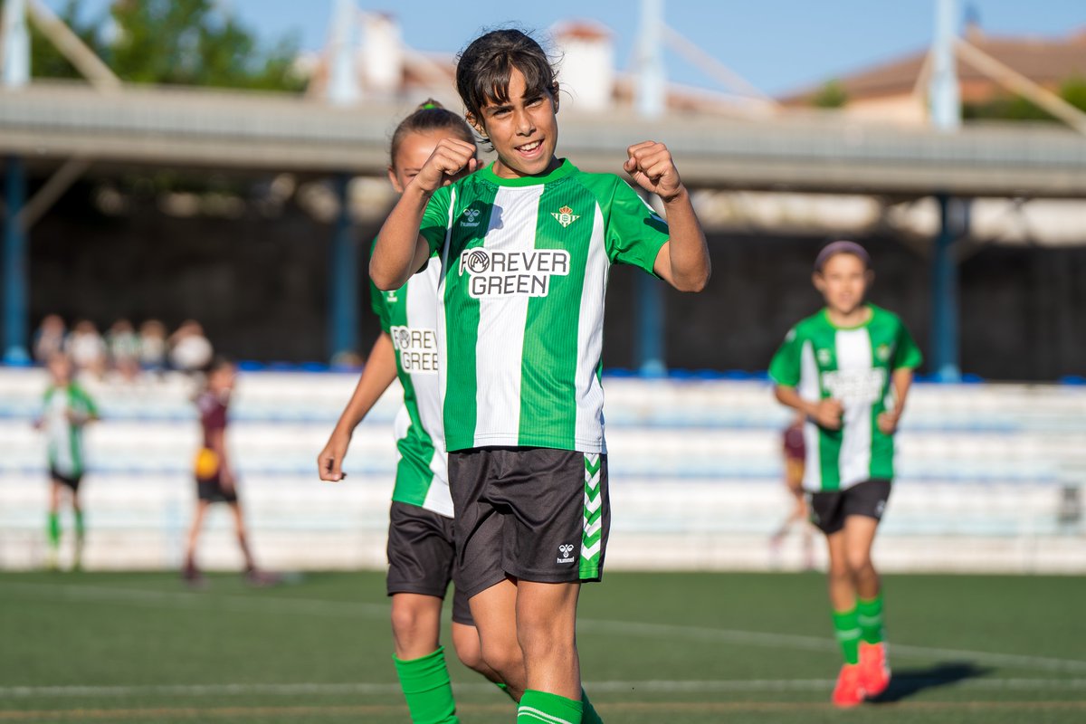 RealBetisFem's tweet photo. 📸⚽️💚

#RBBalevínFem #BetisFéminas https://t.co/LNCJdWWgwS