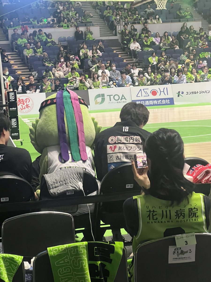 やこ tweet media