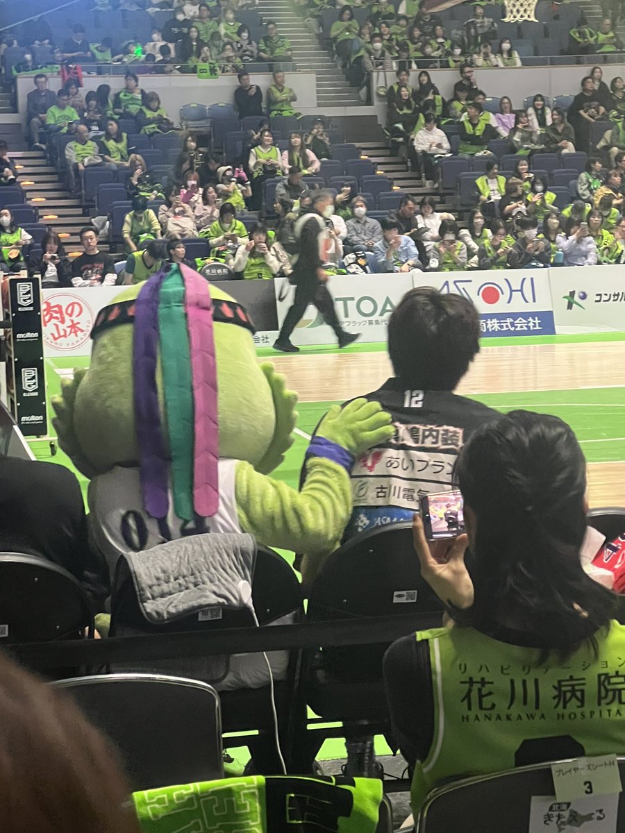 やこ tweet media