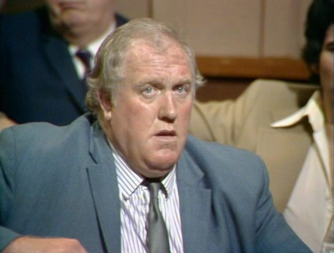 TalkingPicsTV's tweet photo. A case of demanding money with menaces in the CROWN COURT (1974) 3pm featuring #RichardWilson #JonathanElsom #BasilHenson 'With Menaces' the whole case in back-to-back episodes #TPTVsubtitles https://t.co/Py5PLbWhuS
