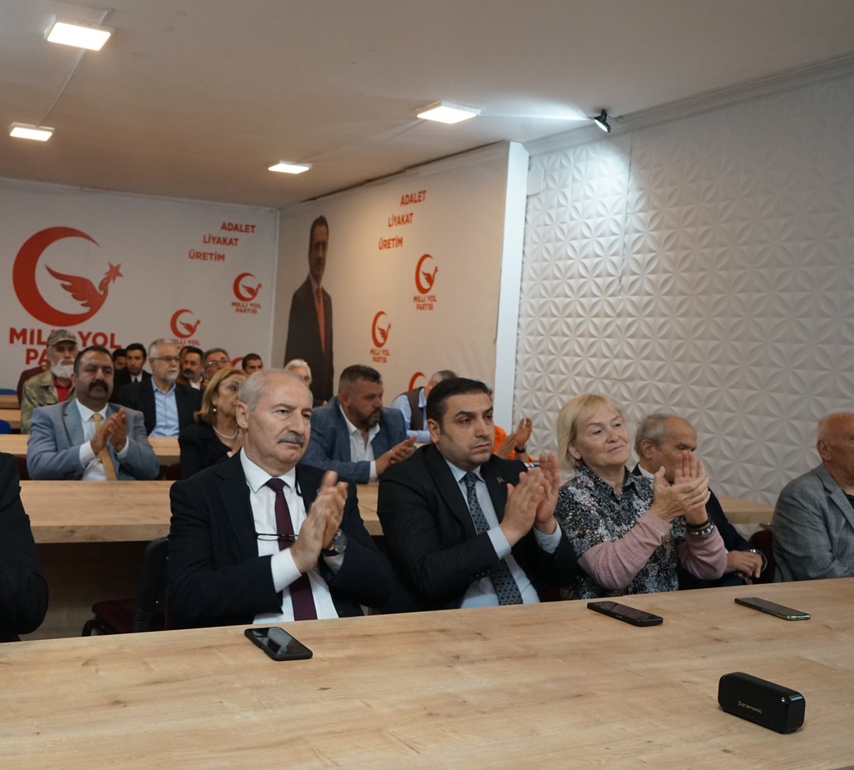 milliyolgm's tweet photo. Genel Başkanımız Sayın Remzi Çayır Milli Yol Partisi Genel Merkezi'nde Basın Toplantısı gerçekleştirdi. https://t.co/ClhsdjtEmT