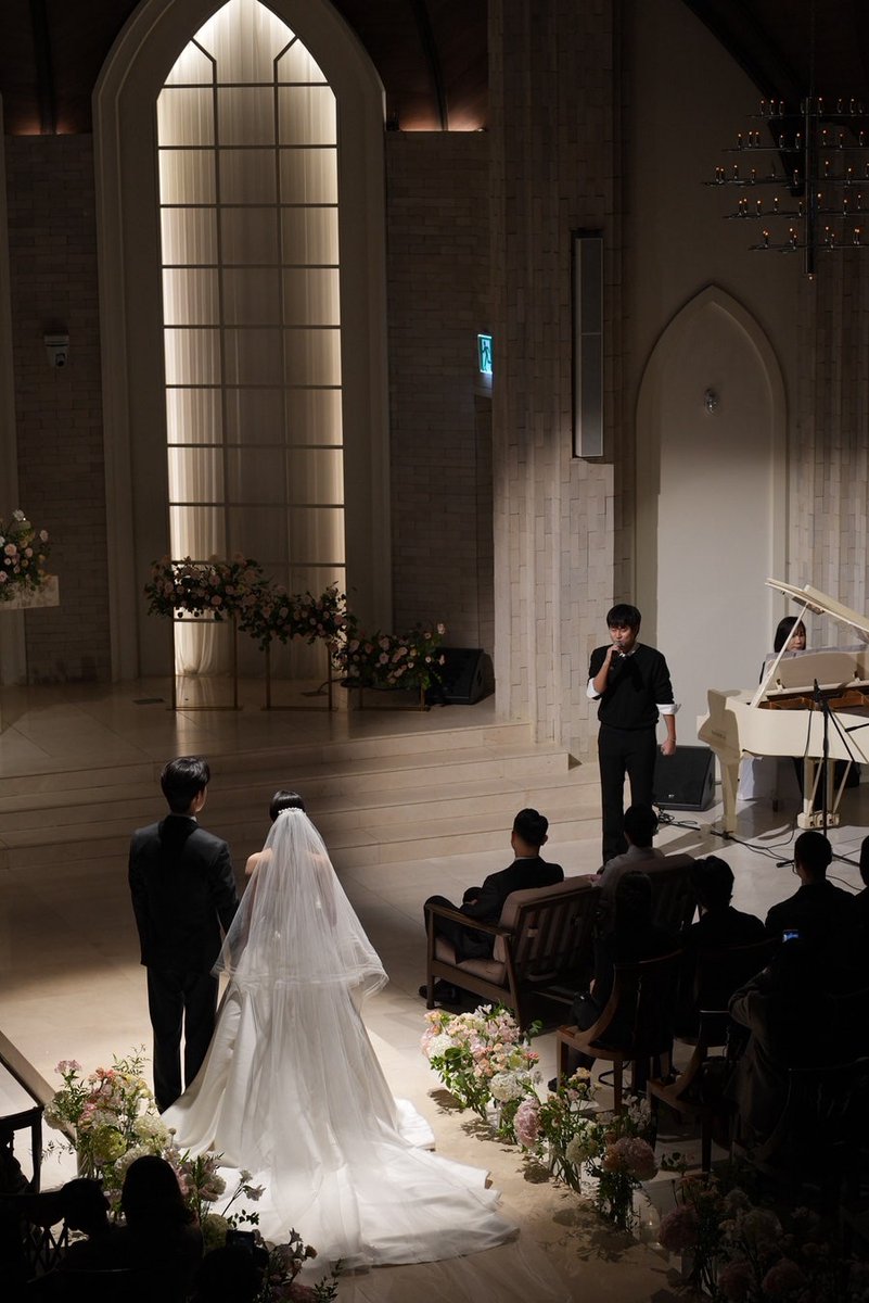 [📸]

Lee Mujin @ his acquaintance’s wedding six months ago. The newlyweds have just shared photos.

#LEEMUJIN #이무진